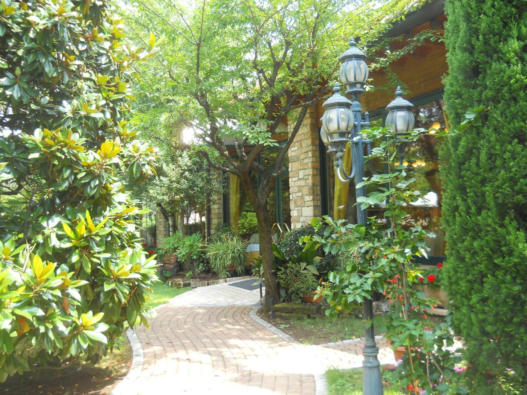 Hotel Il Rustichello Lonato Exterior photo