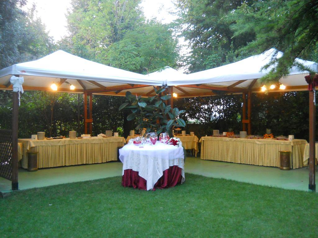 Hotel Il Rustichello Lonato Exterior photo
