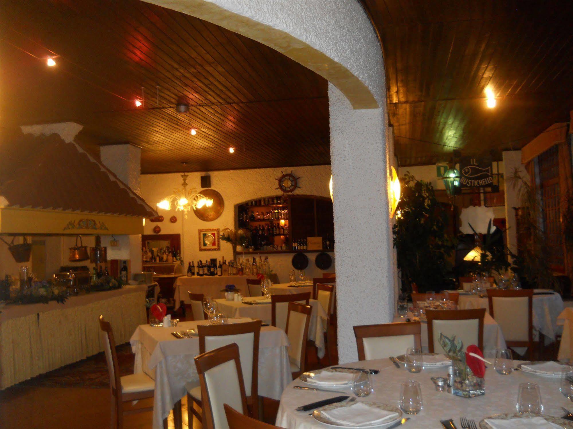 Hotel Il Rustichello Lonato Exterior photo