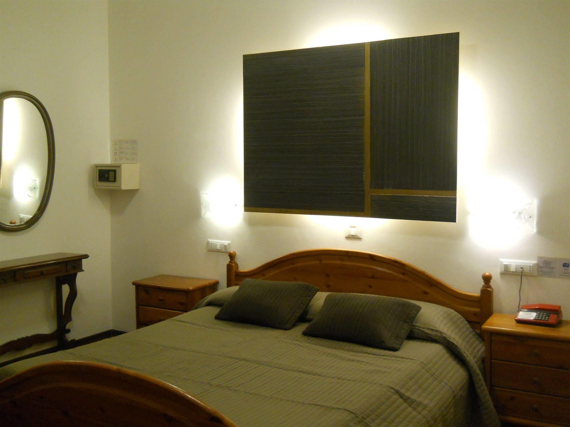 Hotel Il Rustichello Lonato Exterior photo